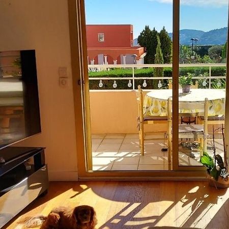 Chambre Lit 2 Personnes Dans Appartement Du Logeur Mandelieu Esterno foto