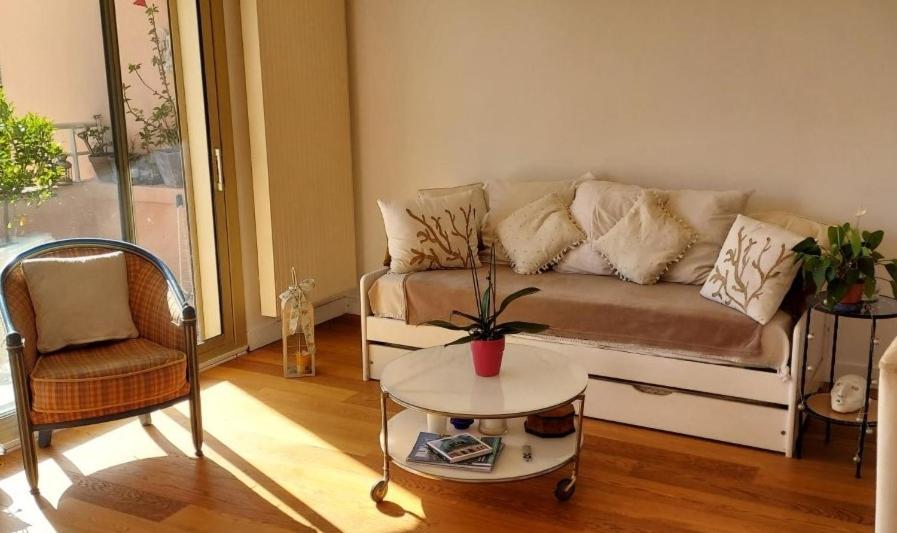 Chambre Lit 2 Personnes Dans Appartement Du Logeur Mandelieu Esterno foto
